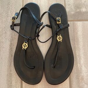 Tory Burch Emmy Black Leather T-Strap Flat Sandal Gold Logo Medallion Size 10.5